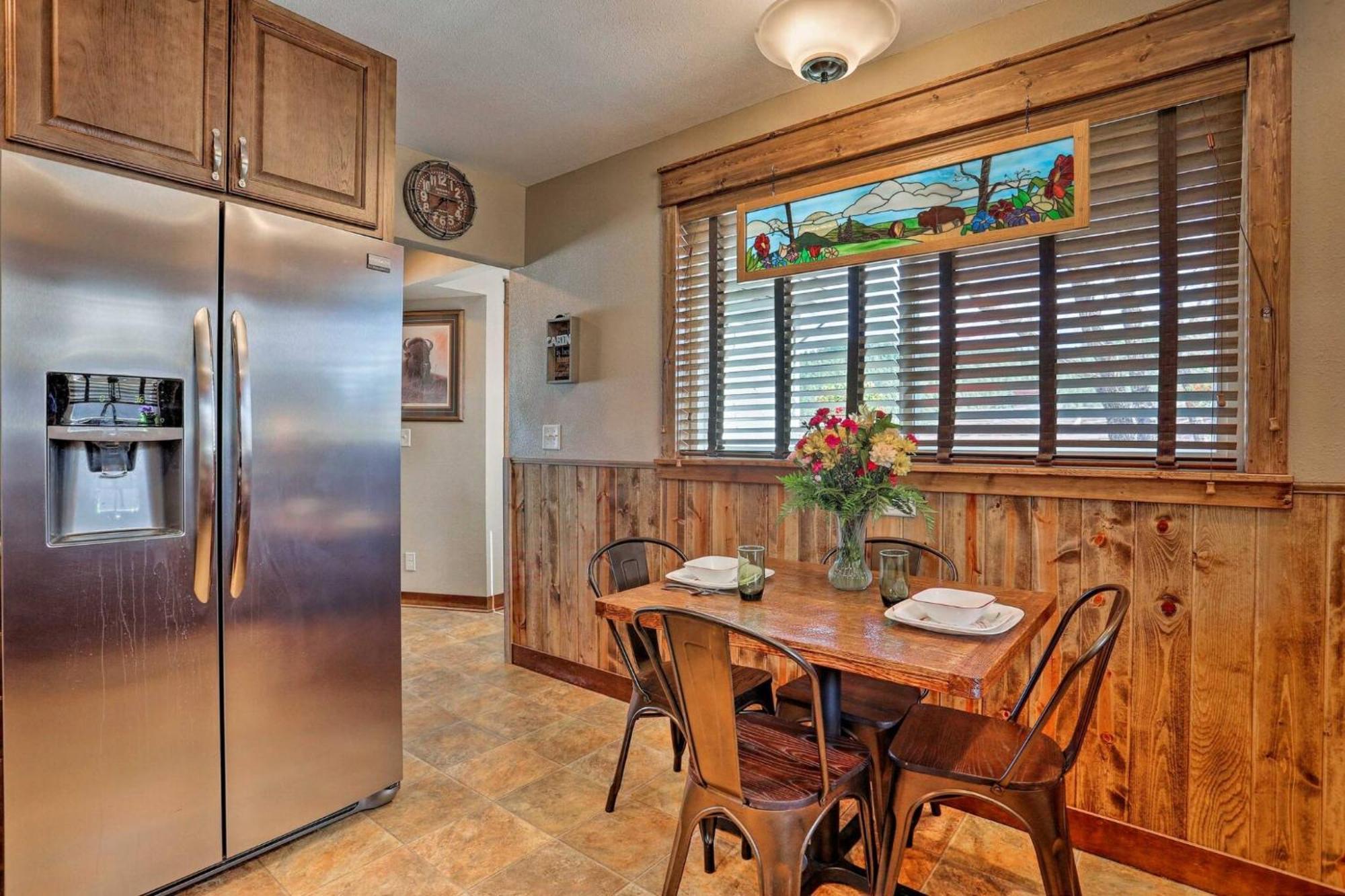 Cozy Custer Cottage W Deck: Walk To Shops Food Extérieur photo