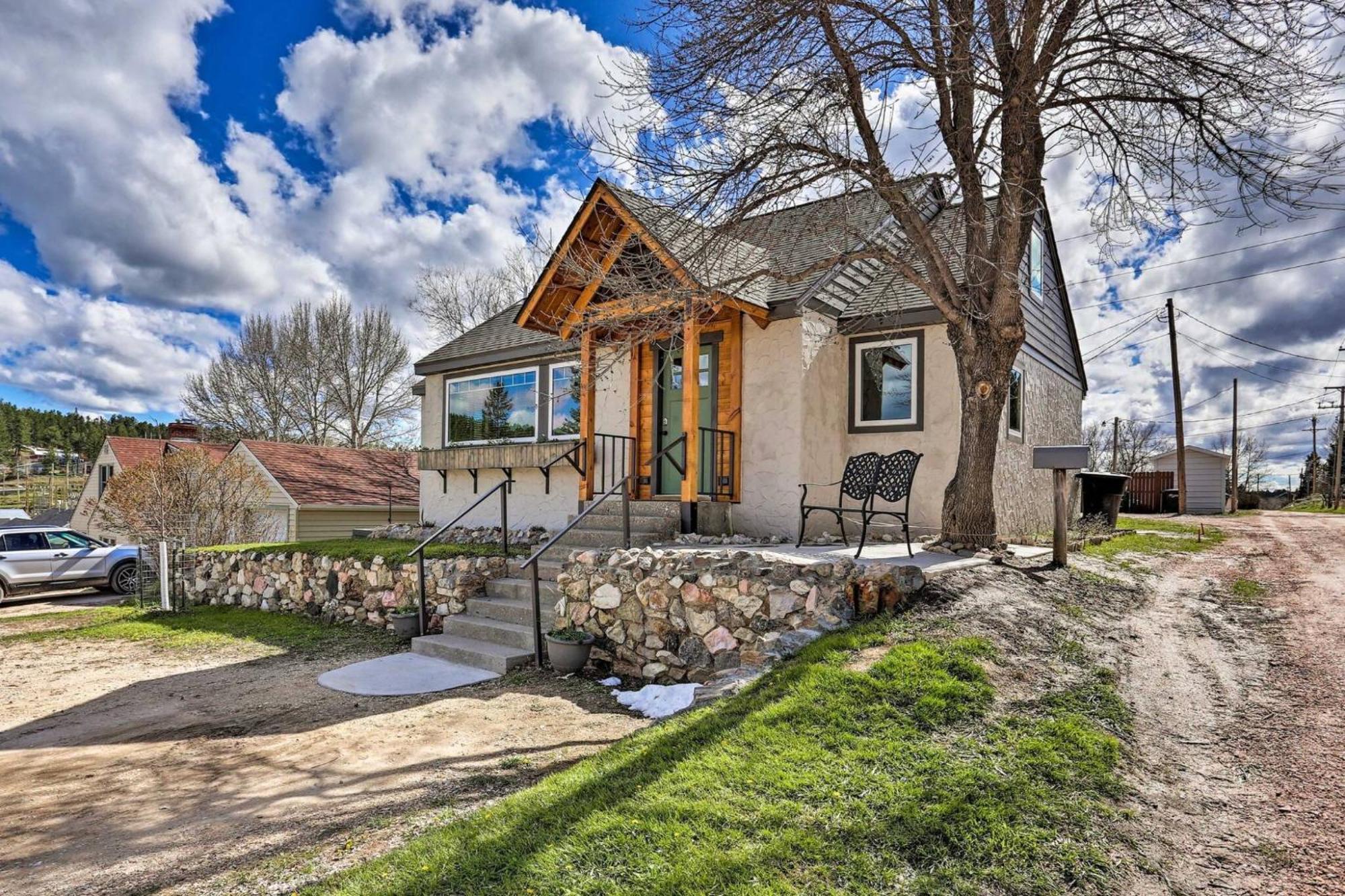 Cozy Custer Cottage W Deck: Walk To Shops Food Extérieur photo