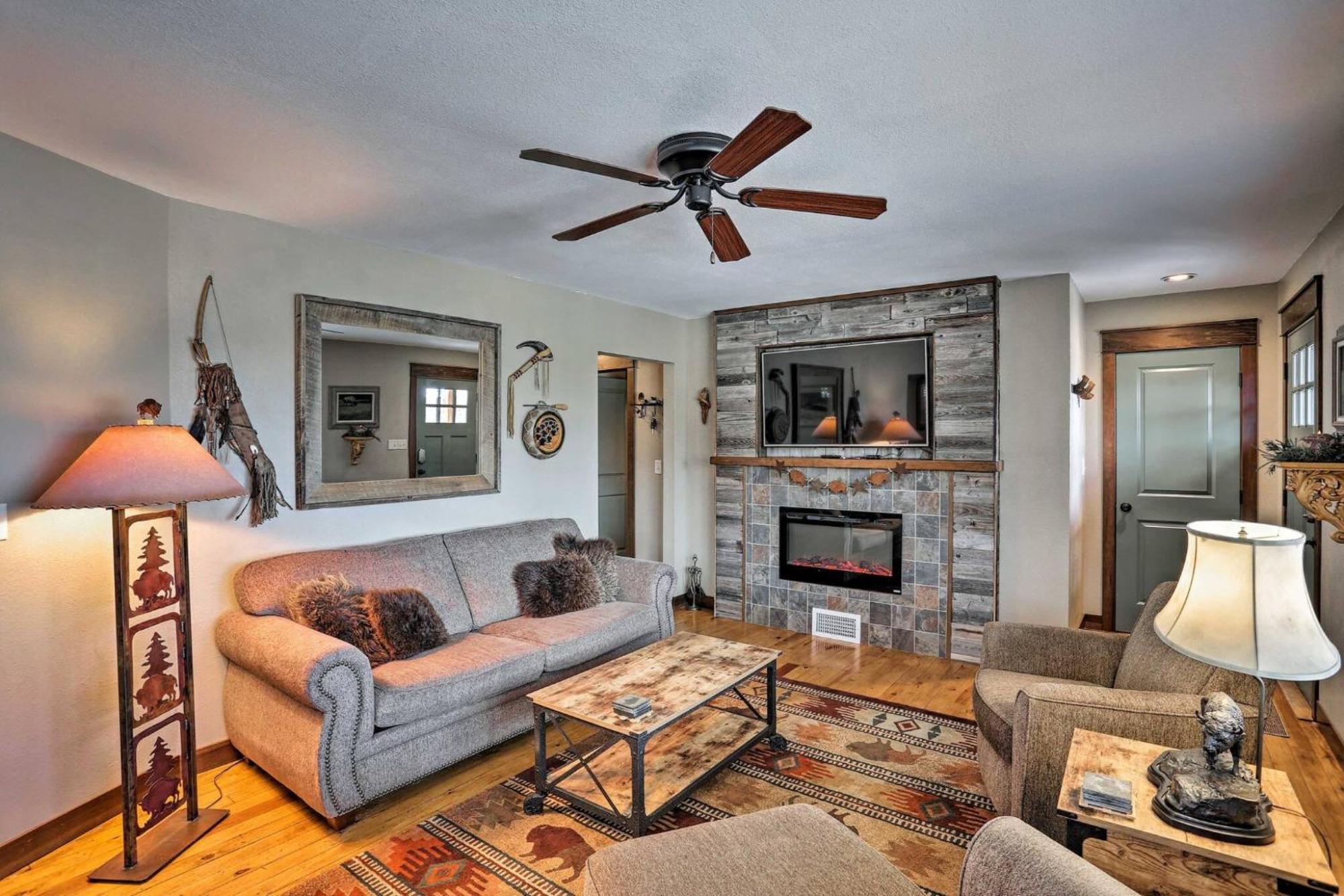 Cozy Custer Cottage W Deck: Walk To Shops Food Extérieur photo